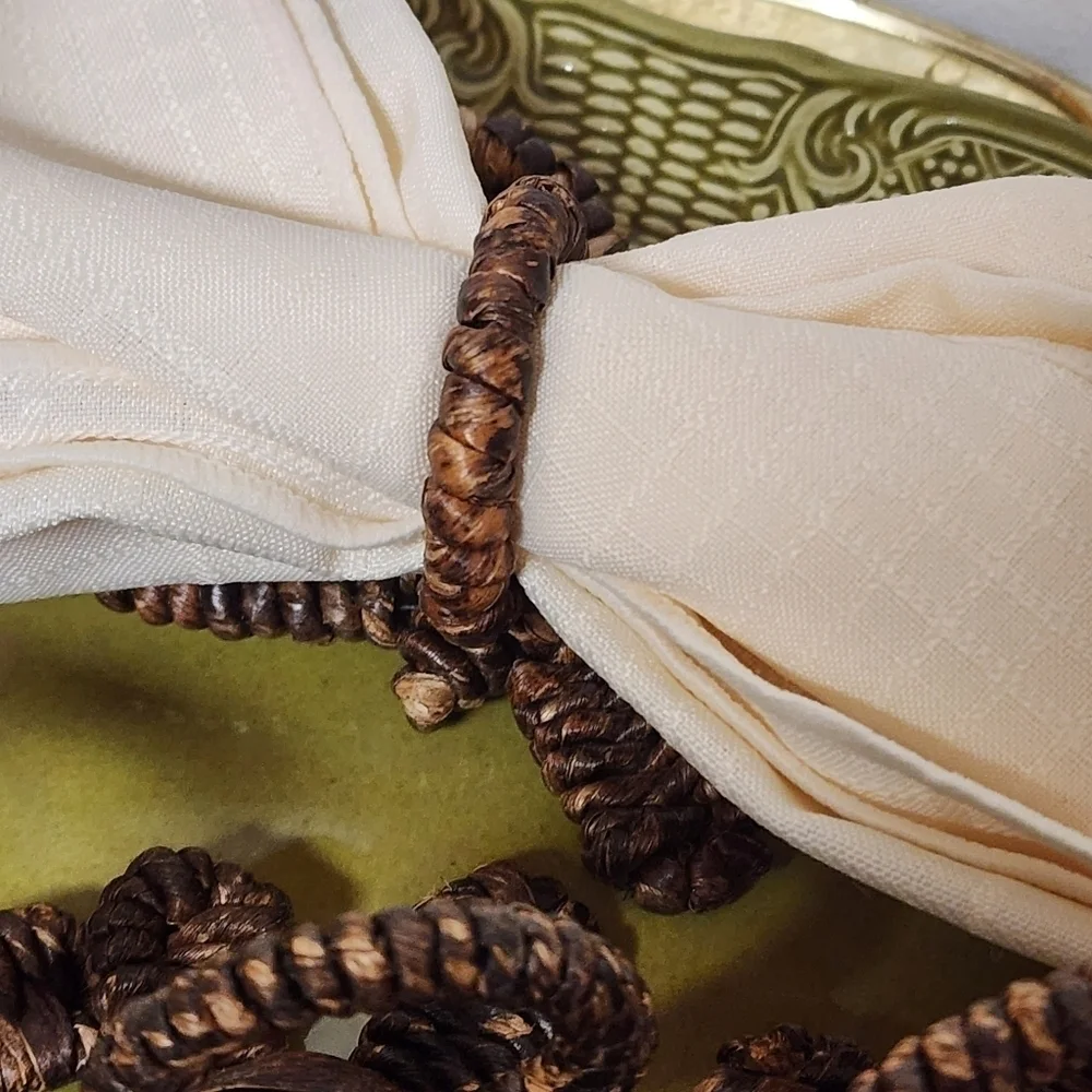 Set of 4 Wicker Rattan Woven Napkin Rings Brown 3